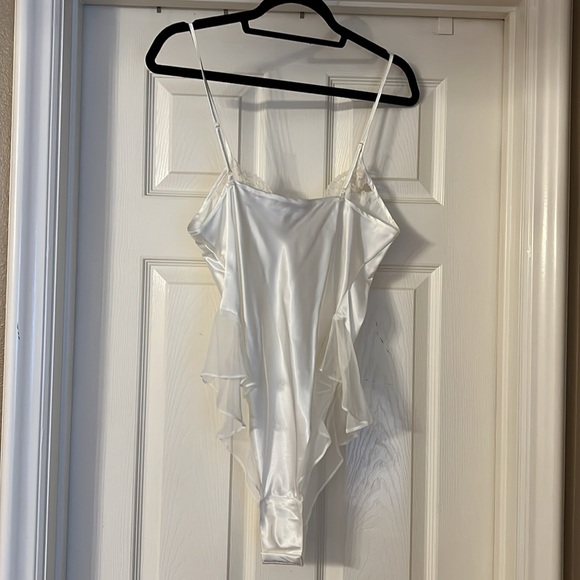 5 PIECE SET 🩶VINTAGE🩶NWT🤍Victoria’s Bridal Collection🤍Lace Robe,Nighty, Teddy - Picture 13 of 14